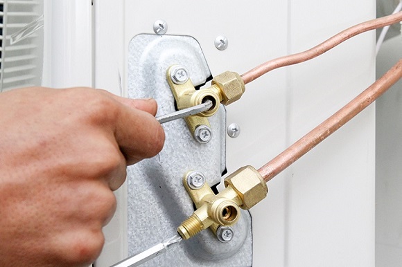 Công ty Chuyển Nhà Thân Thiện còn sở hữu đội ngũ nhân viên chuyên nghiệp, được trang bị kiến thức vững chắc, tay nghề dày dặn, am hiểu tường tận về cơ chế hoạt động của các loại cơ điện lạnh nói chung và máy lạnh nói riêng. Đồng thời, chúng tôi có một quy trình tháo lắp máy lạnh cực chuẩn. Nên cam kết sẽ mang đến một dịch vụ tốt nhất, cùng một thái độ làm việc chuyên nghiệp nhất đến với khách hàng.