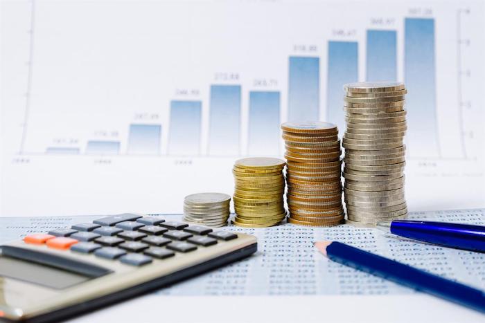 Cân đối chi phí cũng là một trong những bước rất quan trọng trong việc lập kế hoạch chuyển văn phòng. Hãy dự trù sẵn một khoản tiền được gọi là “bảo hiểm” vì một số đồ đạc, vật dụng trong quá trình di dời có thể bị hư hại, đổ vỡ nếu không sử dụng dịch vụ chuyển văn phòng trọn gói của một đơn vị vận chuyển nào khác.