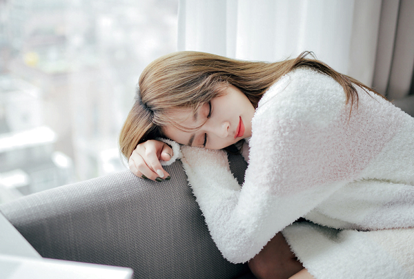 heo quan niệm người Việt, ngủ trưa tại nơi ở mới trong ngày đầu tiên là cổ vũ cho sự lười biếng, ì ạch và bệnh tật. Vì thế việc chuyển nhà có làm bạn mệt mỏi đến đâu thì cũng đừng ngủ quên hoặc chỉ nằm một chỗ nhé.