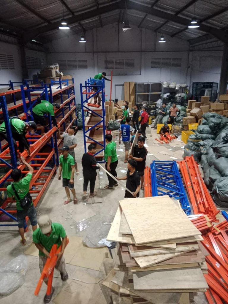 bốc xếp nhà xưởng, Công ty Chuyển Nhà Thân Thiện, Công Ty ROUTINE, Tháo dỡ kệ hàng xưởng may, Bốc xếp hàng hóa cho shop thời trang, Bốc xếp vải may, Bốc xếp chỉ may