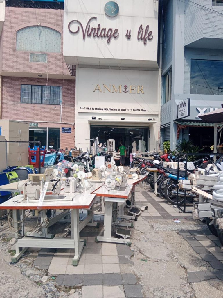 vận chuyển trung tâm thiết kế thời trang, Chuyển nhà 247, Chuyển nhà, Vận chuyển nhà văn phòng, Vận chuyển trung tâm thiết kế, Tháo lắp máy lạnh, Vận chuyển máy may, Vận chuyển vải may quần áo, Vận chuyển kệ để đồ, Vận chuyển bàn ghế văn phòng, Vận chuyển manocanh shop thời trang