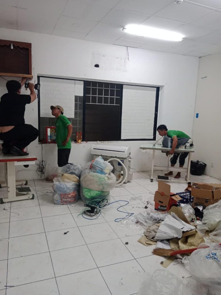 vận chuyển trung tâm thiết kế thời trang, Chuyển nhà 247, Chuyển nhà, Vận chuyển nhà văn phòng, Vận chuyển trung tâm thiết kế, Tháo lắp máy lạnh, Vận chuyển máy may, Vận chuyển vải may quần áo, Vận chuyển kệ để đồ, Vận chuyển bàn ghế văn phòng, Vận chuyển manocanh shop thời trang