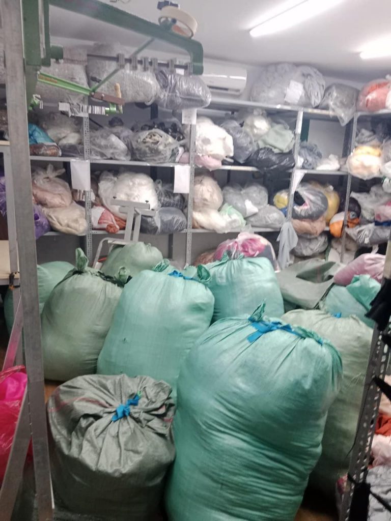 vận chuyển trung tâm thiết kế thời trang, Chuyển nhà 247, Chuyển nhà, Vận chuyển nhà văn phòng, Vận chuyển trung tâm thiết kế, Tháo lắp máy lạnh, Vận chuyển máy may, Vận chuyển vải may quần áo, Vận chuyển kệ để đồ, Vận chuyển bàn ghế văn phòng, Vận chuyển manocanh shop thời trang