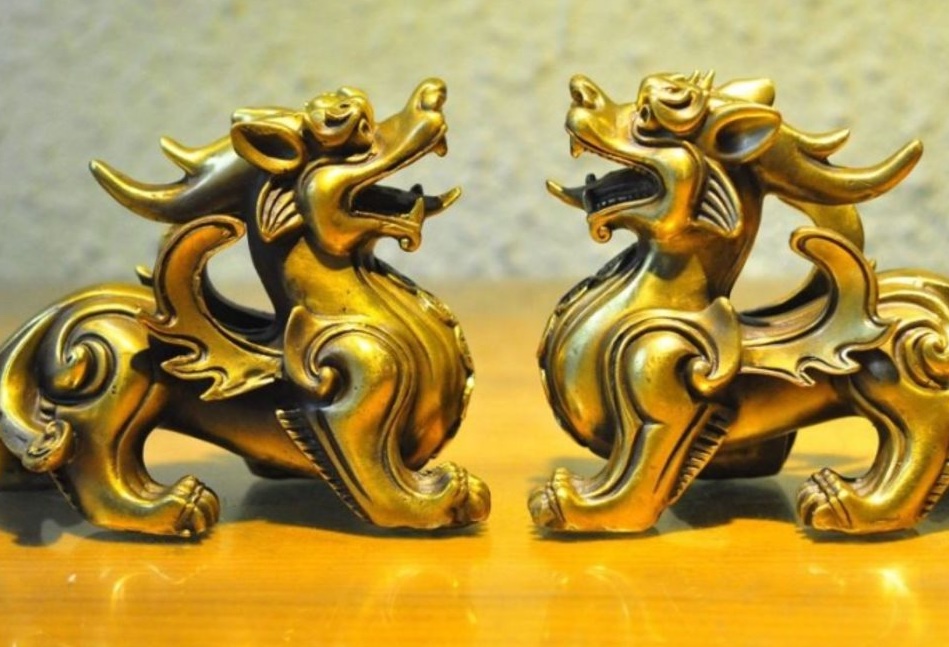 vat pham hong thuy menh kim 02 02